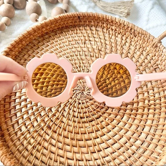 Kid’s Boho Retro Flower Shape Round Sunnies 70s 60s - Picture 2 of 2